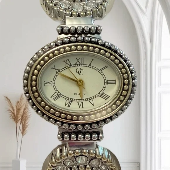 NEW IN BOX Beautiful Vintage Look Cuff Watch From Gold Coast - Picture 3 of 3